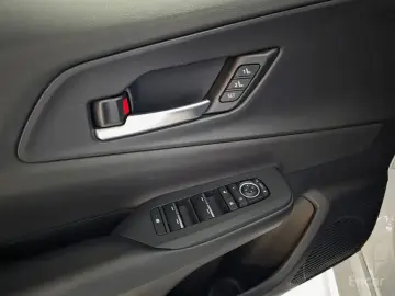 2023 Toyota Prius с пробегом 28 347 км