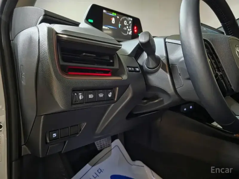 2023 Toyota Prius с пробегом 28 347 км