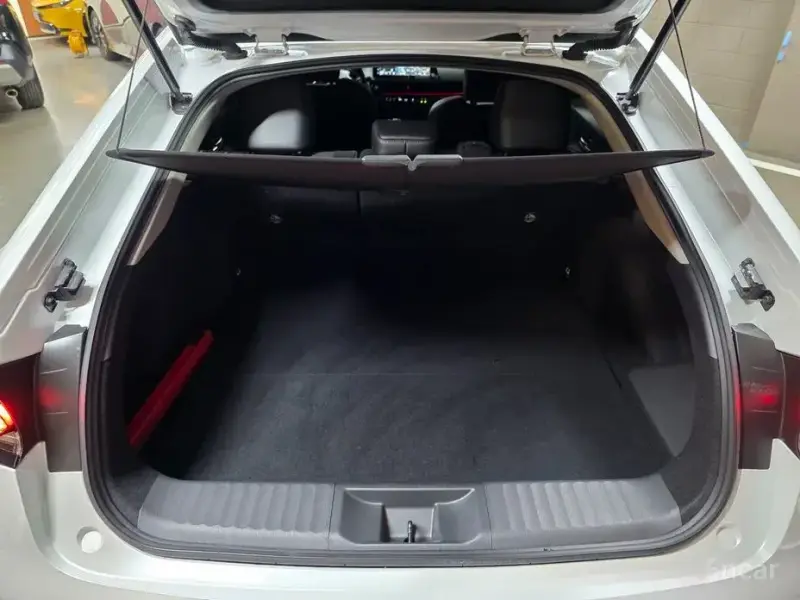 2023 Toyota Prius с пробегом 28 347 км
