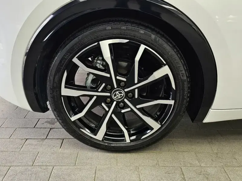 2024 Toyota Prius с пробегом 17 370 км