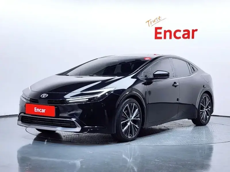 2024 Toyota Prius с пробегом 8 463 км