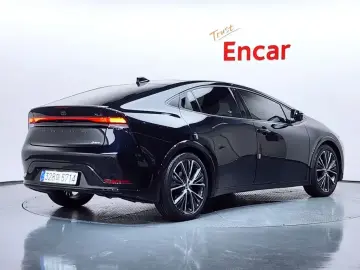 2024 Toyota Prius с пробегом 8 463 км