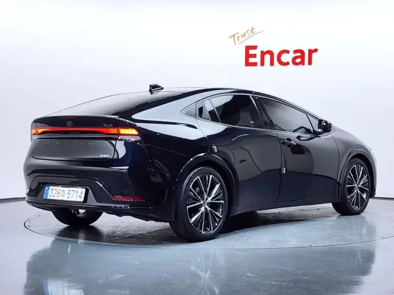 2024 Toyota Prius с пробегом 8 463 км