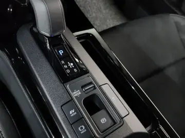 2024 Toyota Prius с пробегом 8 463 км