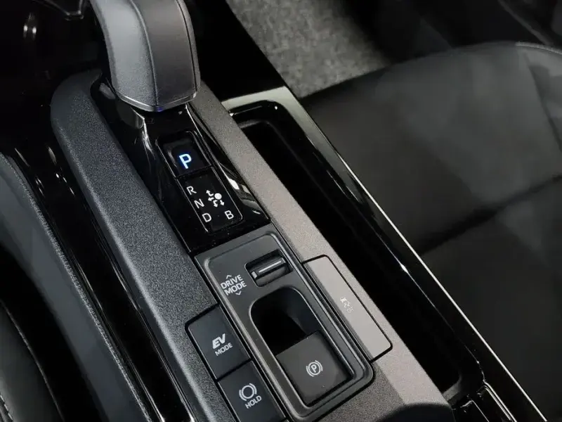 2024 Toyota Prius с пробегом 8 463 км