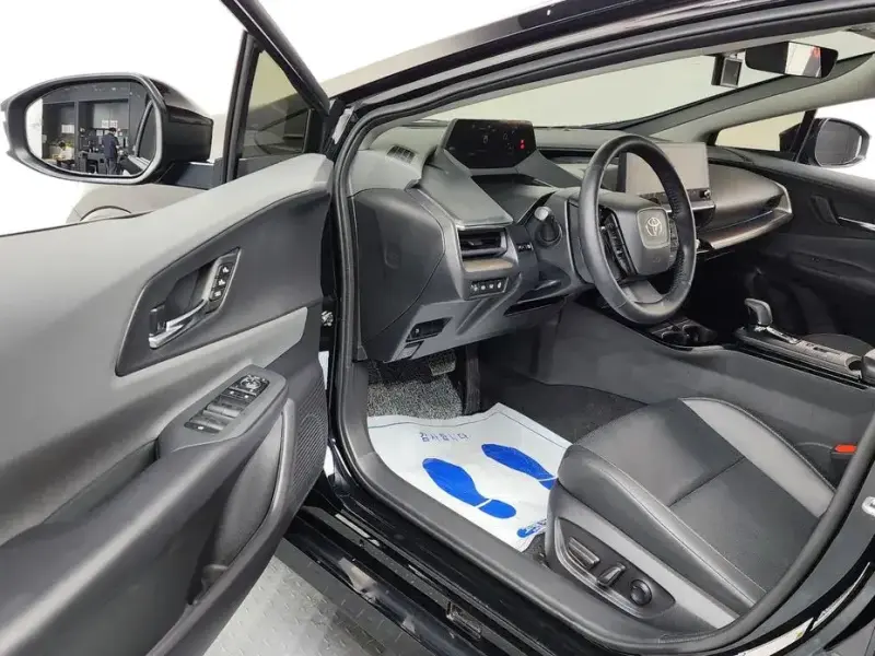 2024 Toyota Prius с пробегом 8 463 км