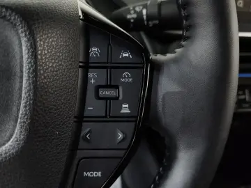 2024 Toyota Prius с пробегом 8 463 км