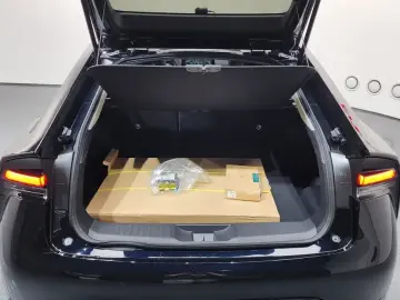 2024 Toyota Prius с пробегом 8 463 км