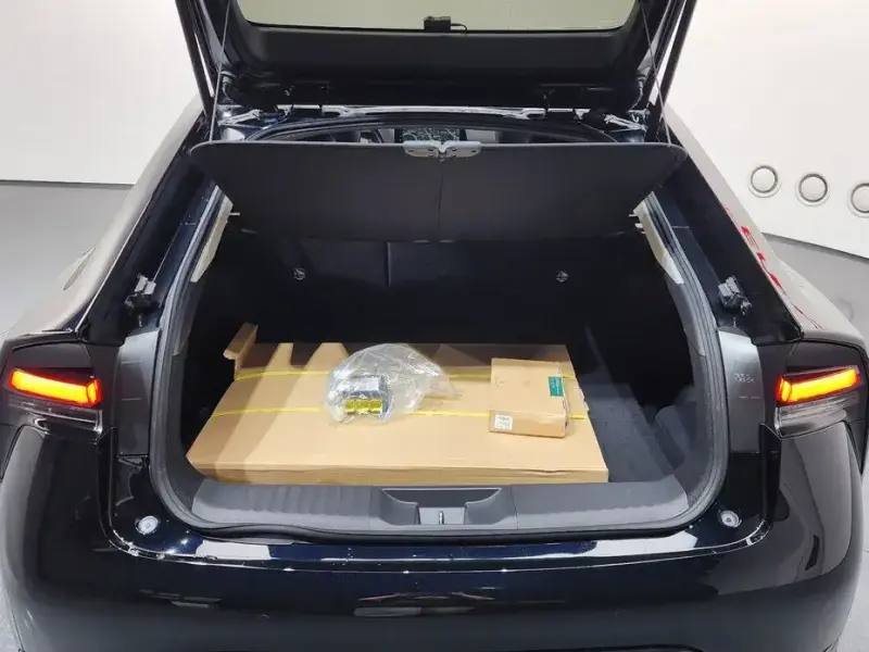 2024 Toyota Prius с пробегом 8 463 км