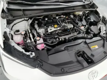 2024 Toyota Prius с пробегом 21 990 км