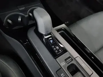 2024 Toyota Prius с пробегом 21 990 км