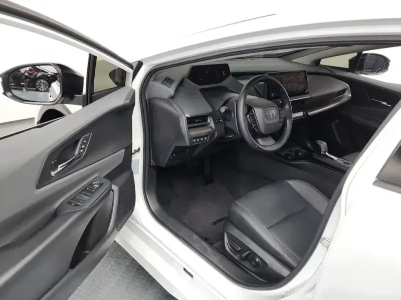 2024 Toyota Prius с пробегом 21 990 км