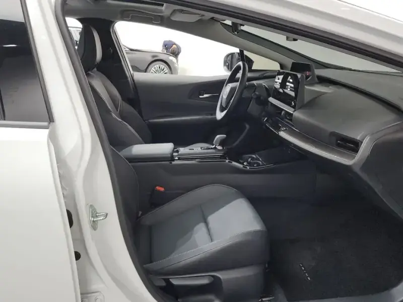 2024 Toyota Prius с пробегом 21 990 км