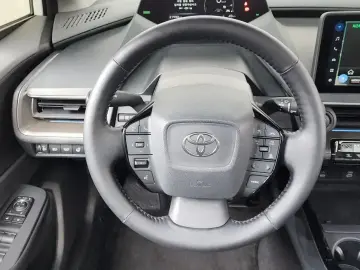 2024 Toyota Prius с пробегом 21 990 км
