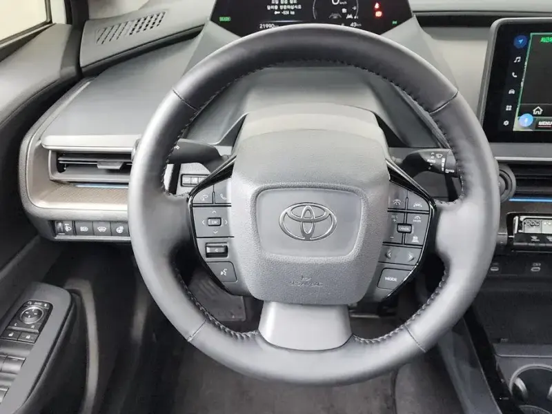 2024 Toyota Prius с пробегом 21 990 км