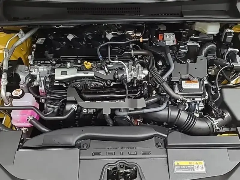 2024 Toyota Prius с пробегом 2 108 км