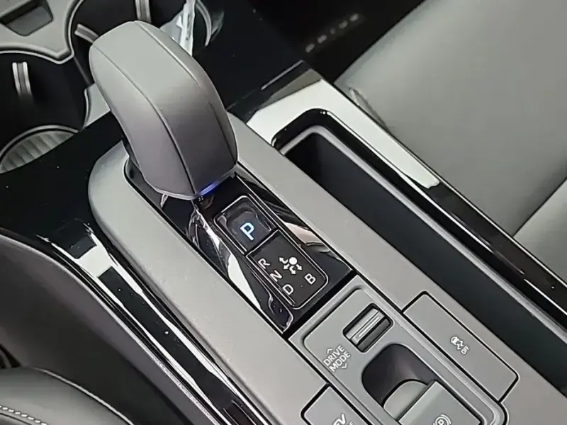 2024 Toyota Prius с пробегом 2 108 км