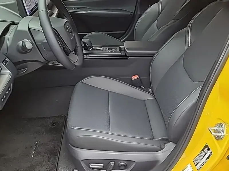 2024 Toyota Prius с пробегом 2 108 км