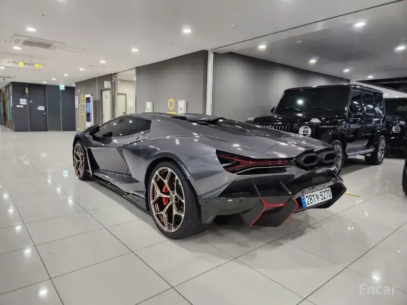 2025 Lamborghini Revuelto с пробегом 270 км