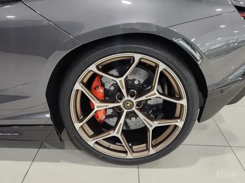 2025 Lamborghini Revuelto с пробегом 270 км