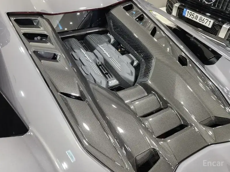 2025 Lamborghini Revuelto с пробегом 270 км