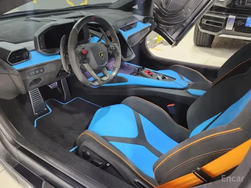 2025 Lamborghini Revuelto с пробегом 270 км