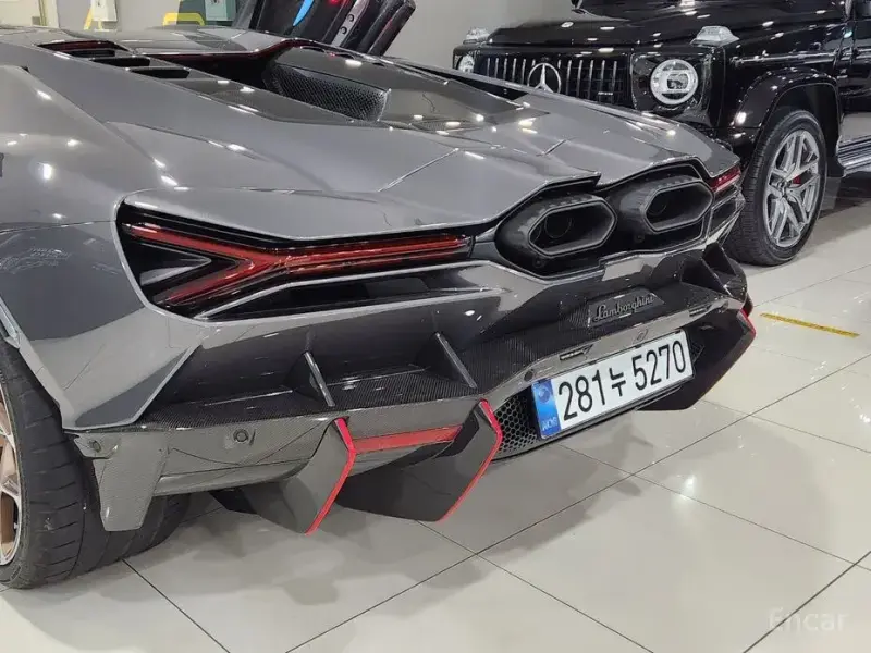 2025 Lamborghini Revuelto с пробегом 270 км