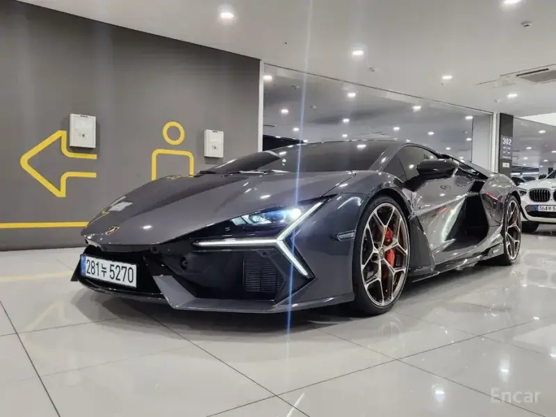 2025 Lamborghini Revuelto с пробегом 270 км