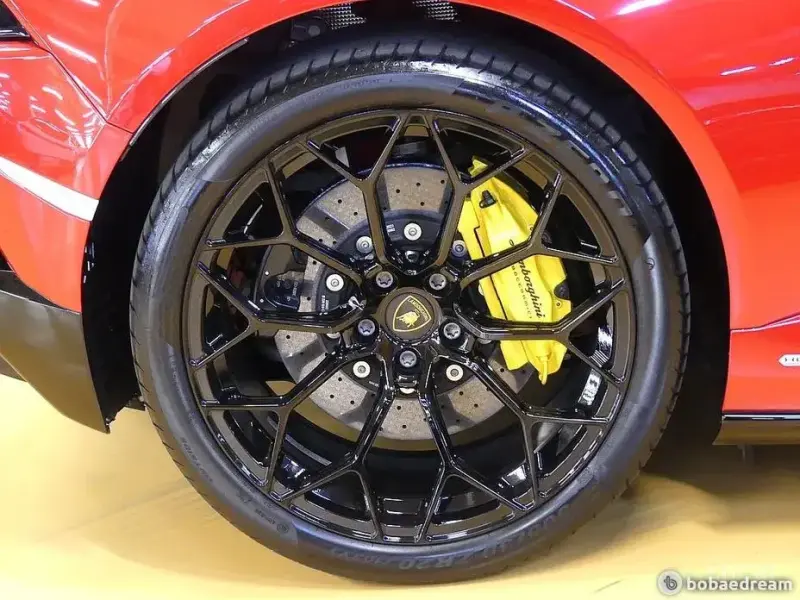2023 Lamborghini Huracán с пробегом 9 400 км