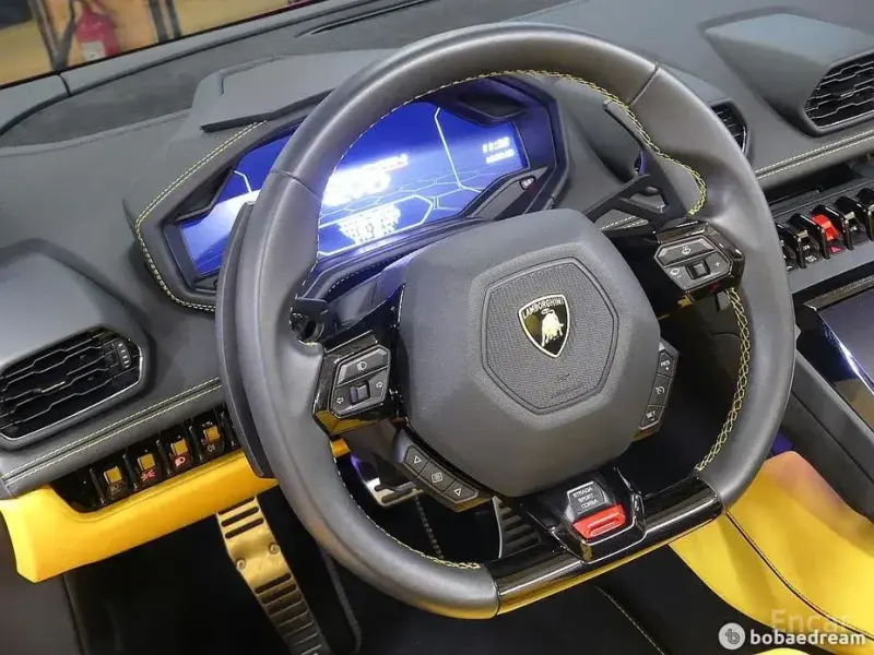 2023 Lamborghini Huracán с пробегом 9 400 км