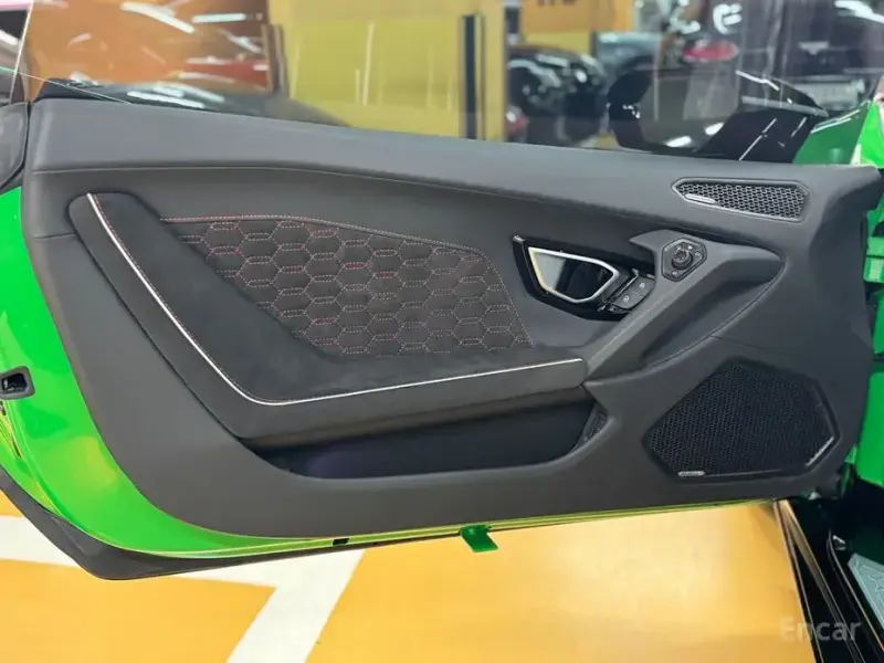 2023 Lamborghini Huracán с пробегом 60 км