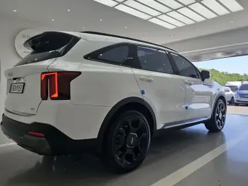 2023 Kia Sorento с пробегом 16 875 км