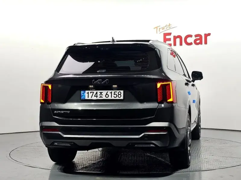 2023 Kia Sorento с пробегом 32 333 км