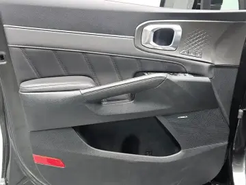 2023 Kia Sorento с пробегом 32 333 км