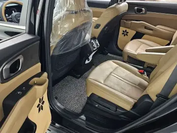 2023 Kia Sorento с пробегом 8 507 км