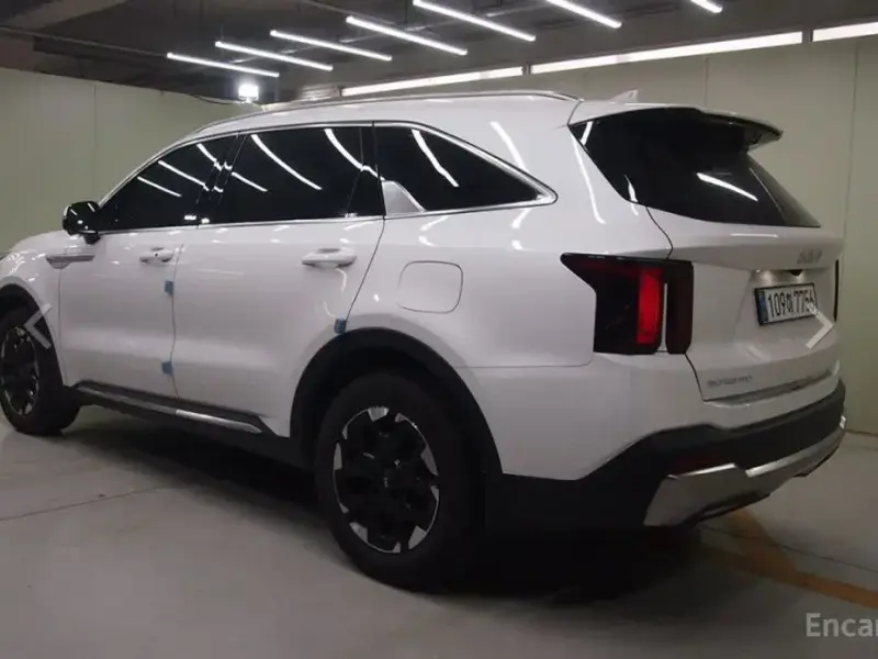 2025 Kia Sorento с пробегом 15 700 км