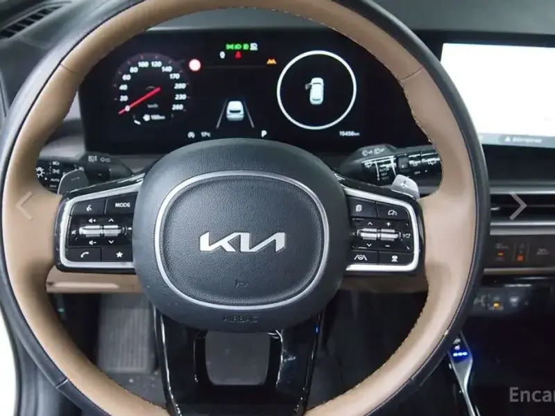 2025 Kia Sorento с пробегом 15 700 км