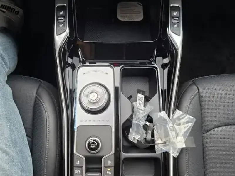2026 Kia Sorento с пробегом 4 400 км