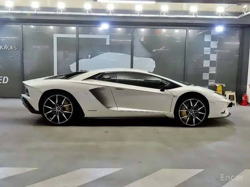 2018 Lamborghini Aventador с пробегом 10 052 км