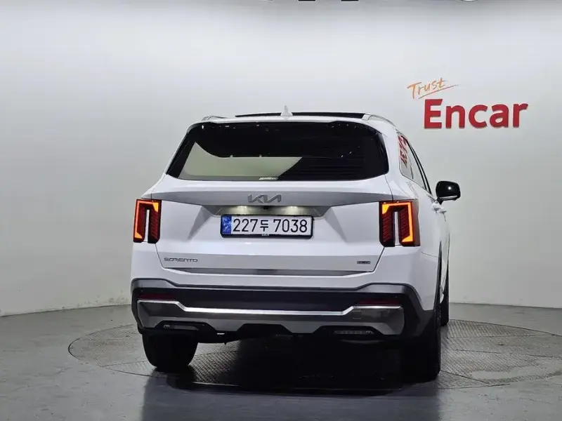 2023 Kia Sorento с пробегом 30 919 км