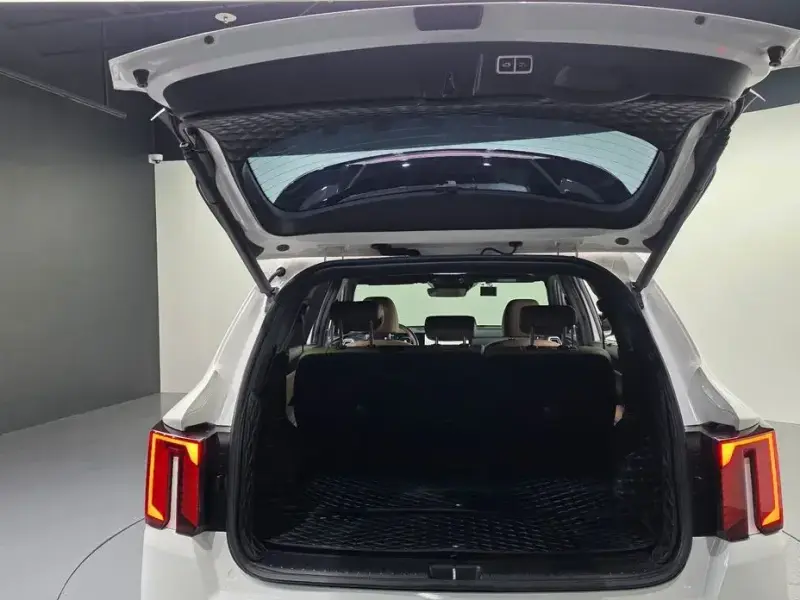 2023 Kia Sorento с пробегом 65 727 км