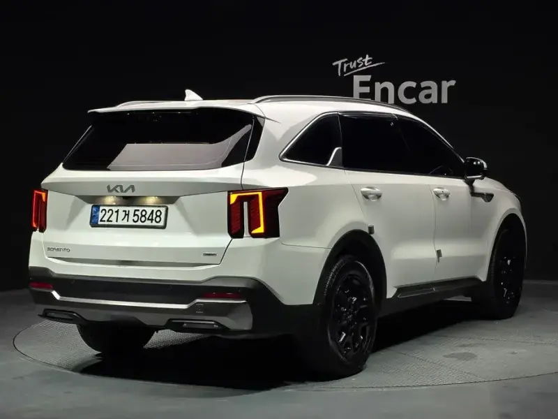 2023 Kia Sorento с пробегом 48 366 км