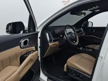 2024 Kia Sorento с пробегом 43 027 км