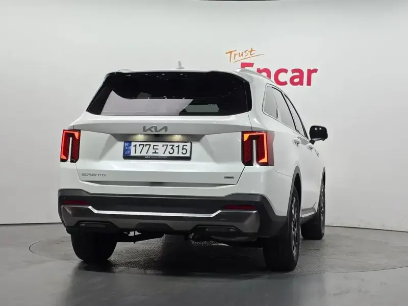 2023 Kia Sorento с пробегом 27 836 км