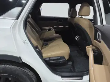 2023 Kia Sorento с пробегом 27 836 км