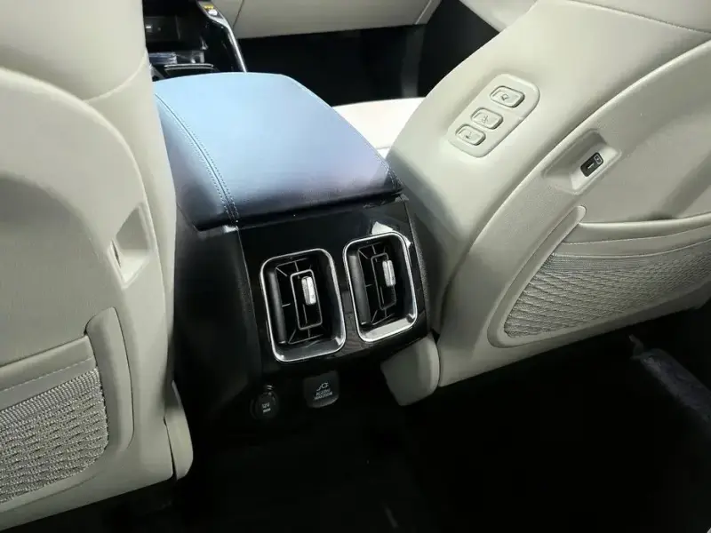 2023 Kia Sorento с пробегом 51 243 км