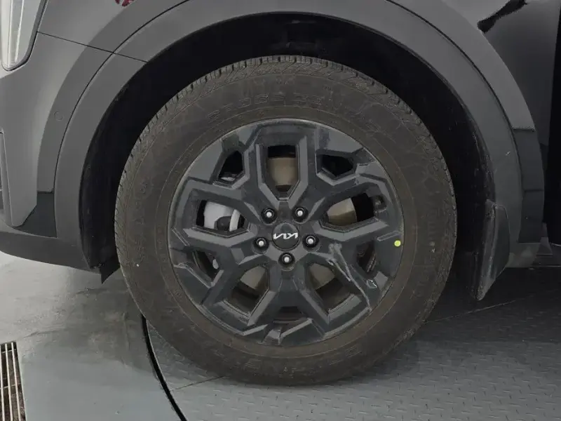 2025 Kia Sorento с пробегом 5 909 км
