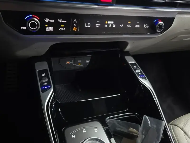 2024 Kia Sorento с пробегом 25 078 км