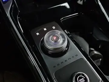 2024 Kia Sorento с пробегом 13 651 км