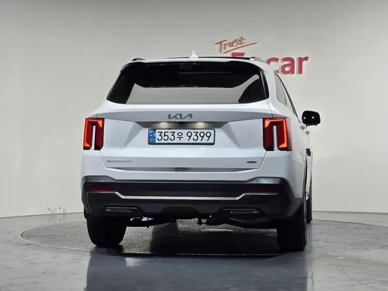 2024 Kia Sorento с пробегом 32 904 км